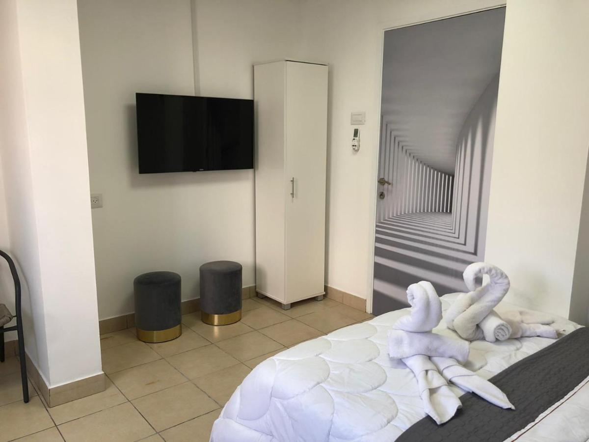 Hotel Room Service Bat Yam Extérieur photo