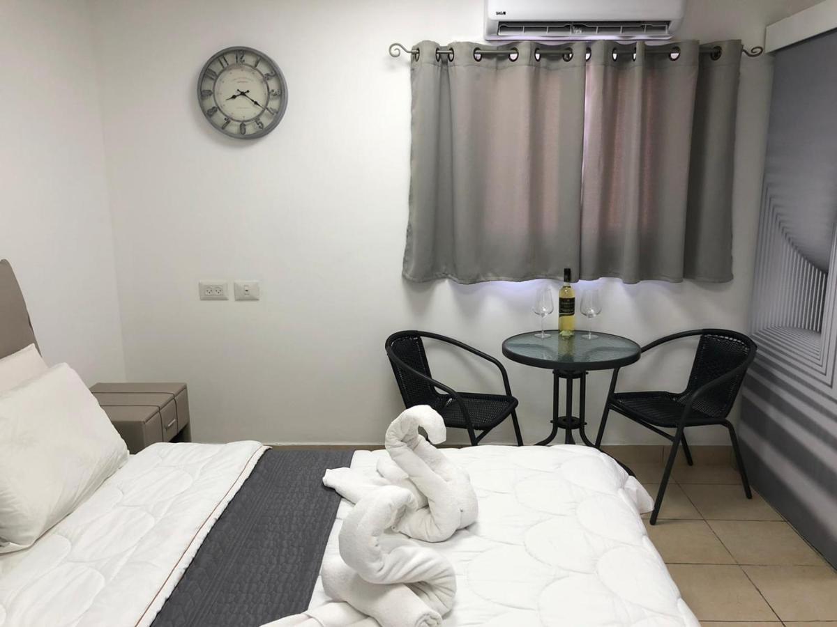 Hotel Room Service Bat Yam Extérieur photo